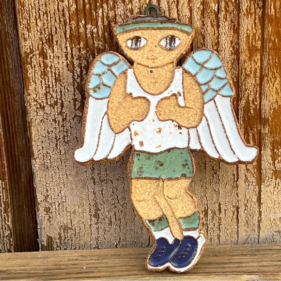 COPY - Saint Andrews Abbey ceramics runner angel ornament - Picture 1 of 3